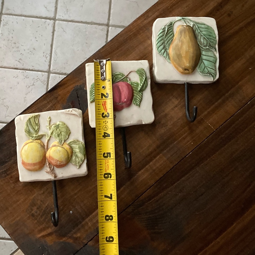 Set 3 Hen Feathers Resin Plaques/Wall Hooks. Pear, Peach, Apple. 3.5 x 3.5. - Picture 2 of 16